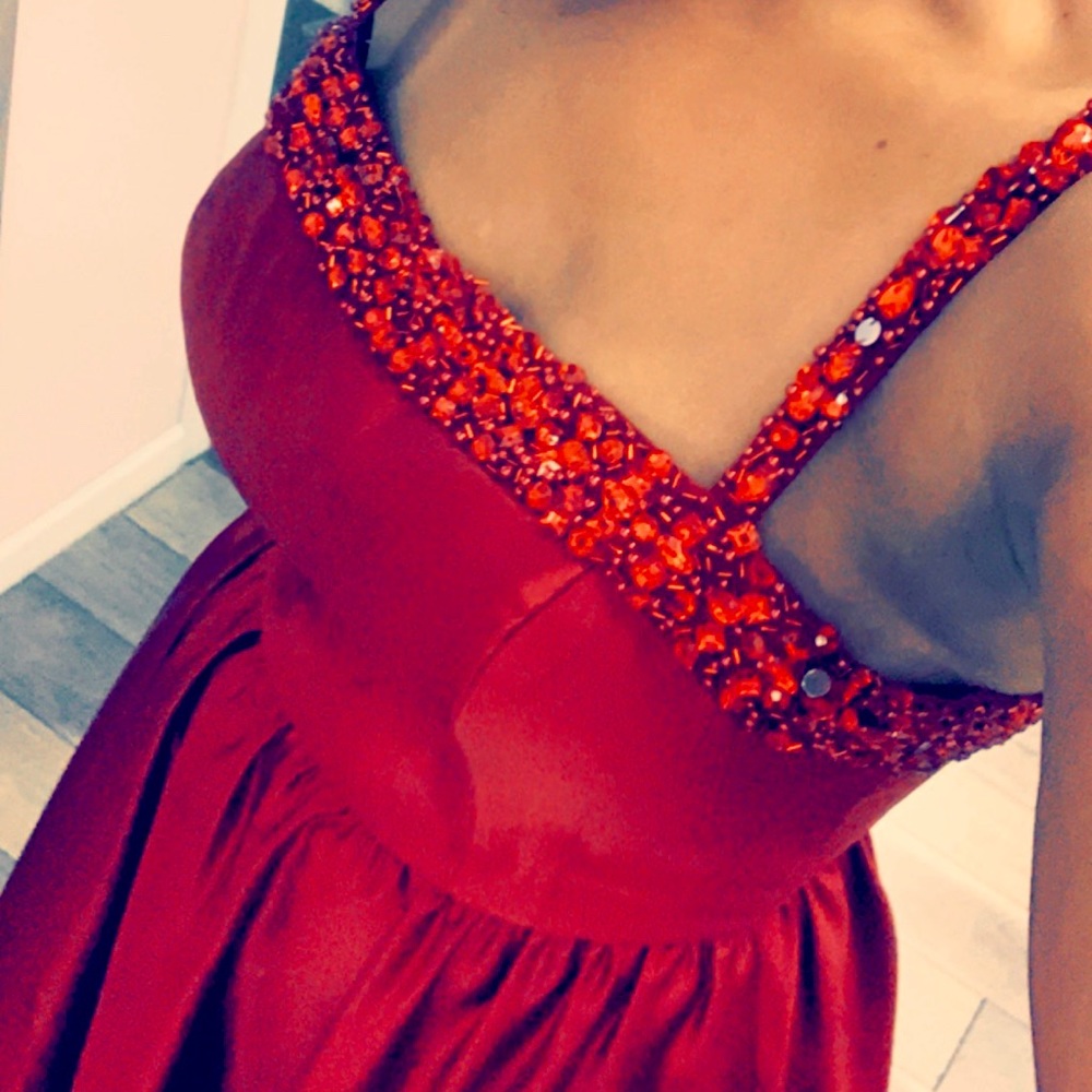 NEW WITH TAGS Rich RED dress! Sequin detail ๐น - Picture 6 of 8